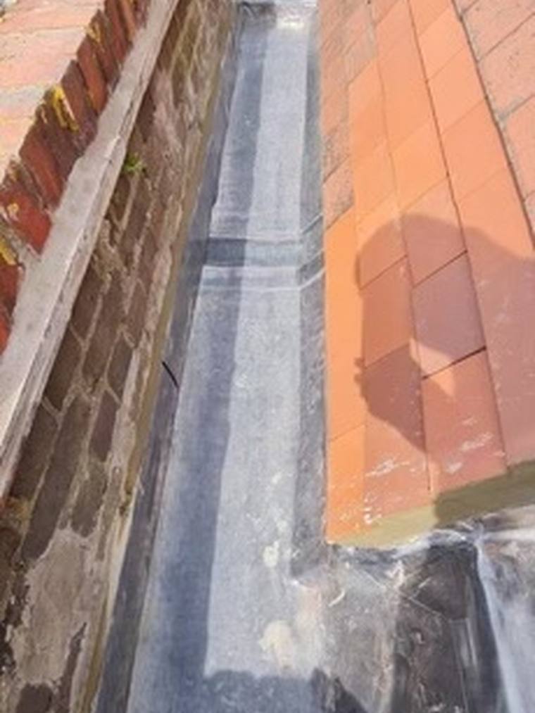 Lead lined parapet gutter